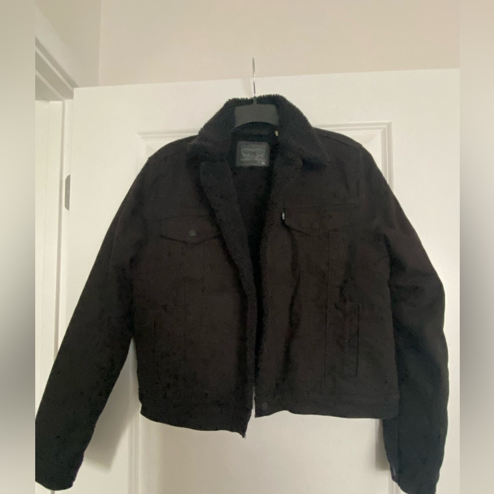 Levi’s black trucker jacket